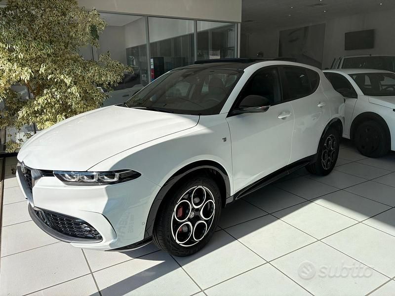 Bianco Usata 2024 Alfa Romeo Tonale SUV | 37.400 € - Immagine 1/4