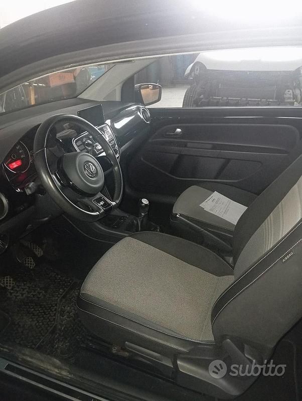 Usata VW up! high up! 75 CV (55 kW) 2012 Nero Utilitaria
