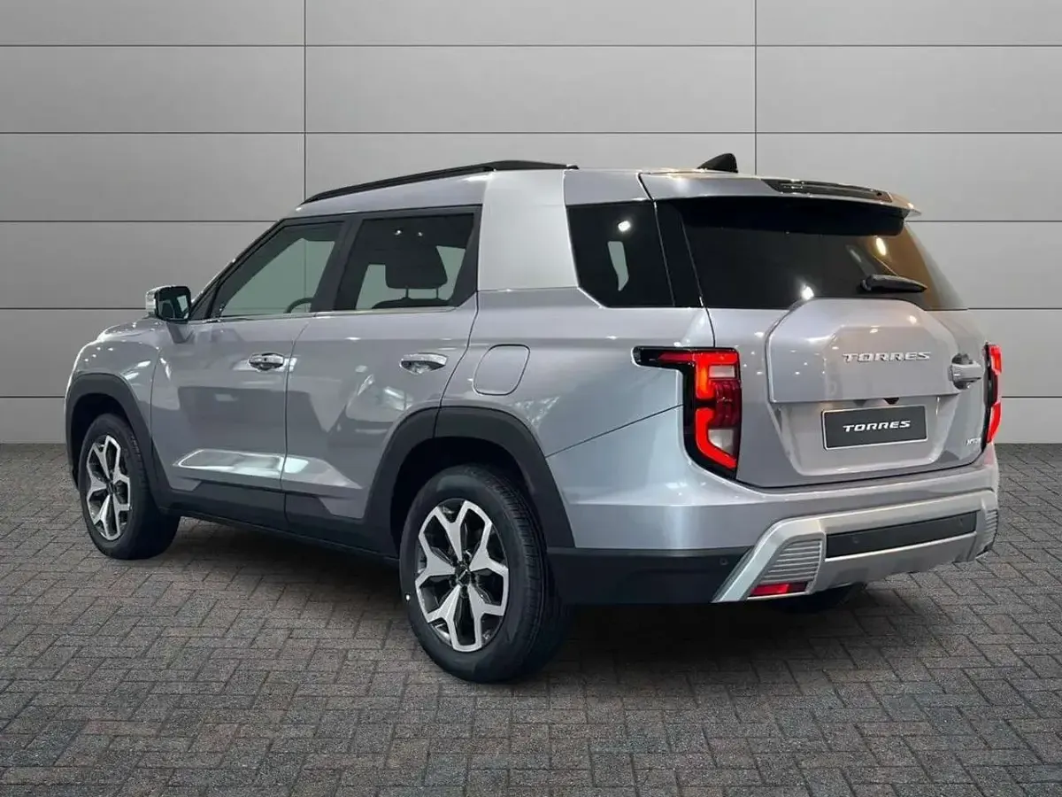 Nuova KGM Torres 163 CV (119 kW) 2026 Iron metal SUV