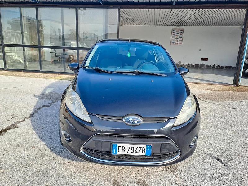 Usata Ford Fiesta Titanium 97 CV (71 kW) 2010 Nero Berlina