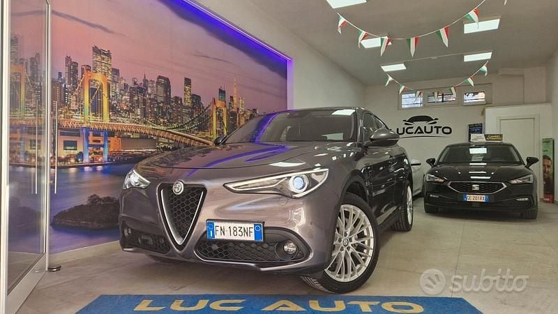 Usata Alfa Romeo Stelvio Executive 209 CV (153 kW) 2018 Grigio SUV