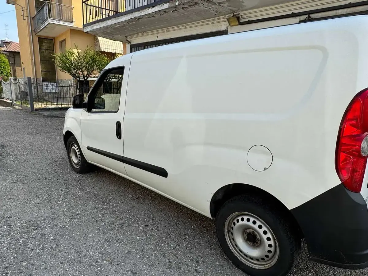 Usata Fiat Doblò 136 CV (100 kW) 2021 Bianco Monovolume
