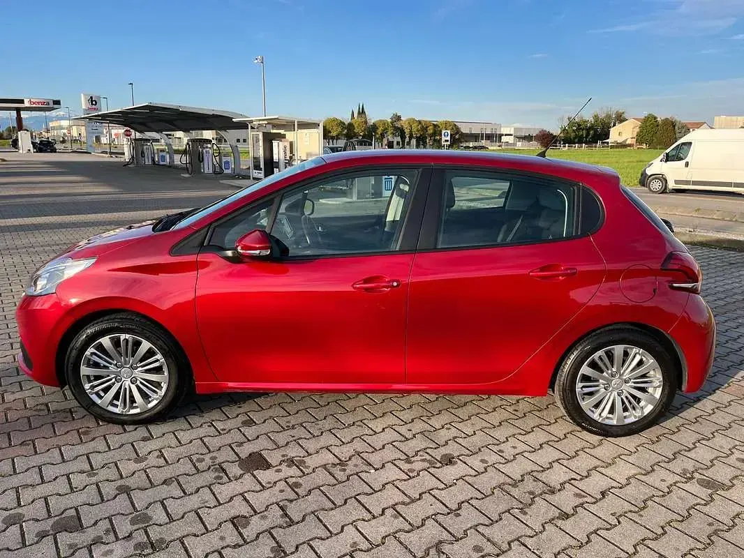Usata Peugeot 208 Active 82 CV (60 kW) 2017 Rosso Utilitaria