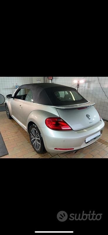 Usata VW Beetle Cabriolet Design 105 CV (77 kW) 2016 Grigio Cabrio
