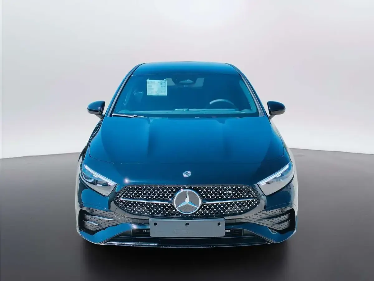 Nuova Mercedes A180 116 CV (85 kW) 2026 Nero notte Berlina