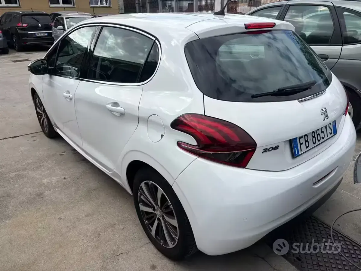 Usata Peugeot 208 Allure 82 CV (60 kW) 2016 Bianco Utilitaria