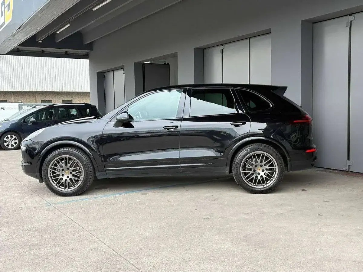 Usata Porsche Cayenne Platinum Edition 250 CV (183 kW) 2017 Nero SUV