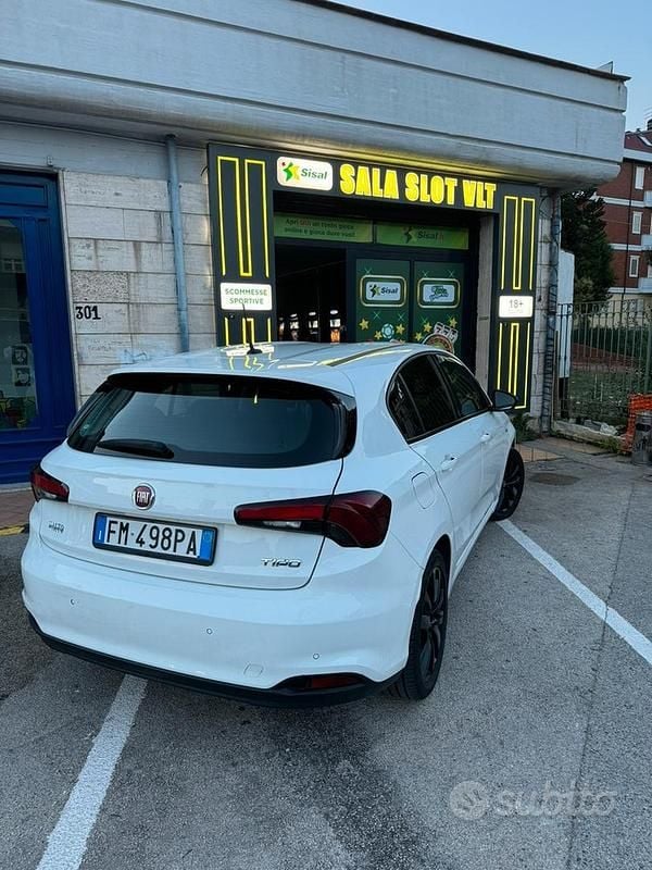 Usata Fiat Tipo 120 CV (88 kW) 2018 Bianco Berlina