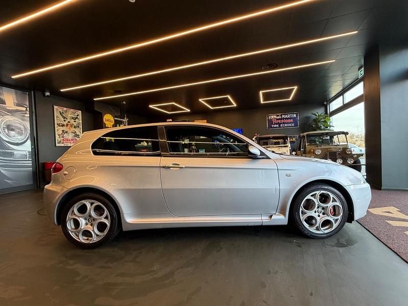 Usata Alfa Romeo 147 GTA 250 CV (183 kW) 2005 Argento Utilitaria