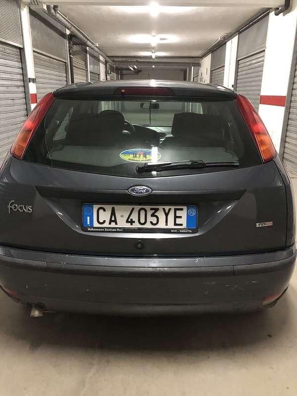 Usata Ford Focus Zetec 116 CV (85 kW) 2002 Grigio Berlina