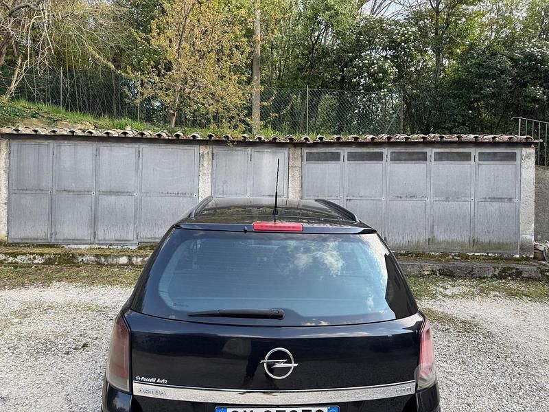 Usata Opel Astra 90 CV (66 kW) 2006 Nero Station wagon