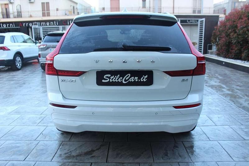 Usata Volvo XC60 Momentum 197 CV (144 kW) 2021 Bianco SUV