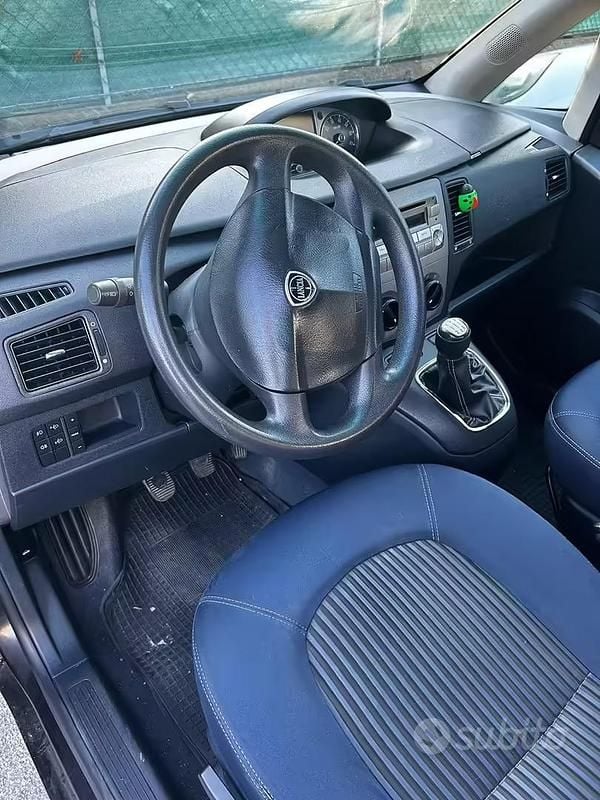 Usata Lancia Musa S 92 CV (67 kW) 2010 Nero Monovolume