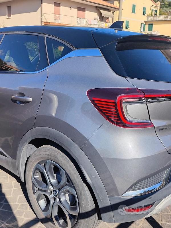 Usata Renault Captur Techno 101 CV (74 kW) 2023 Grigio SUV