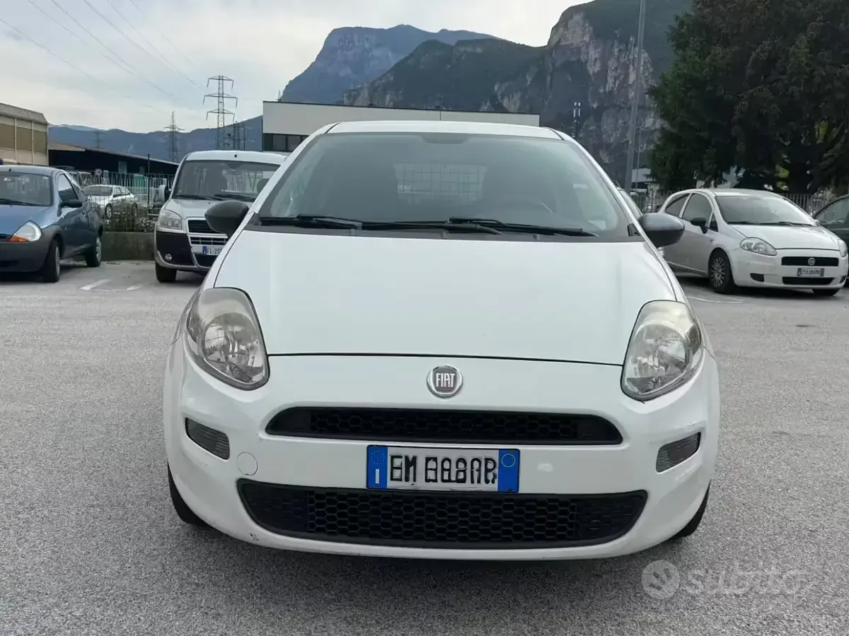 Usata Fiat Punto 75 CV (55 kW) 2012 Bianco Utilitaria