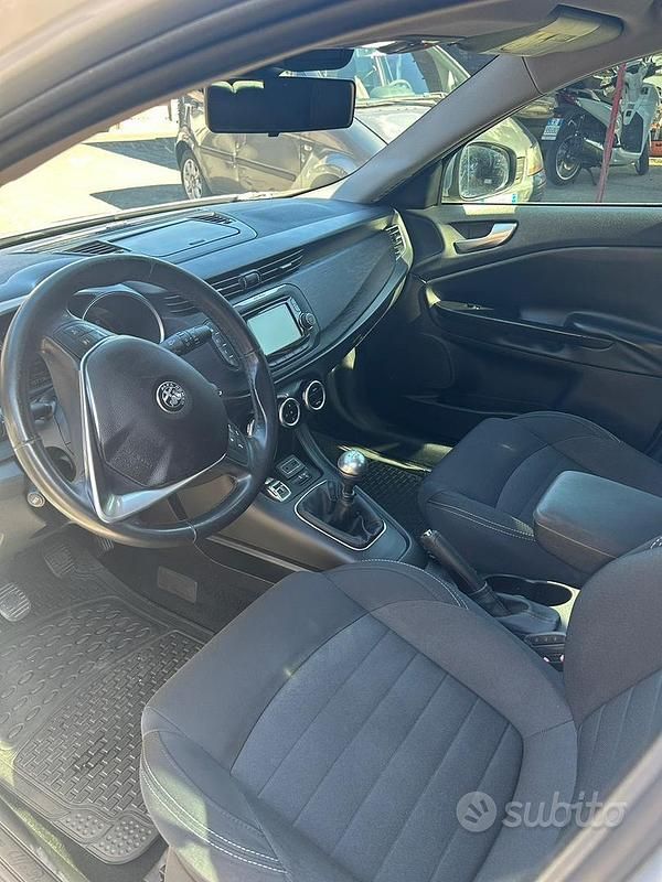 Usata Alfa Romeo Giulietta Super 120 CV (88 kW) 2016 Grigio Utilitaria