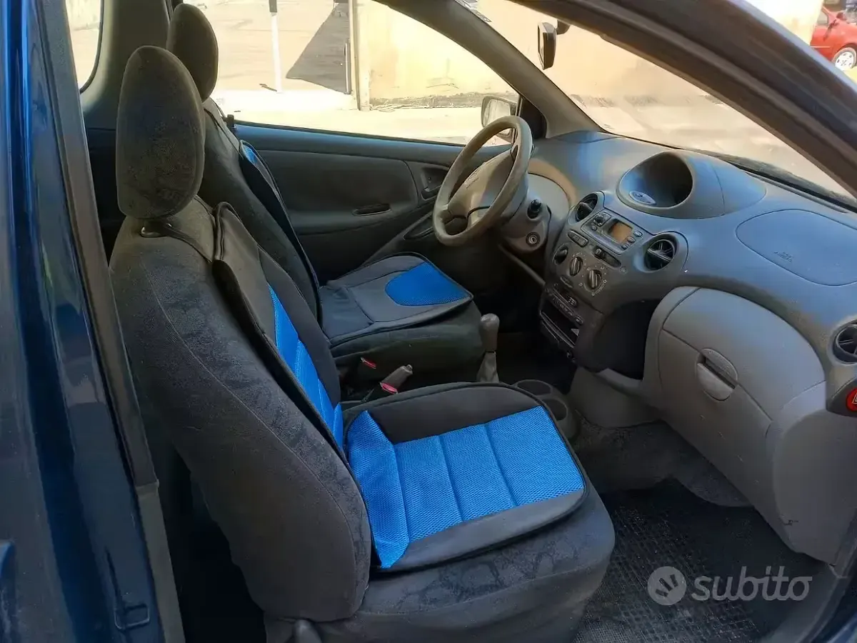 Usata Toyota Yaris 68 CV (50 kW) 2002 Bluazzurro Berlina