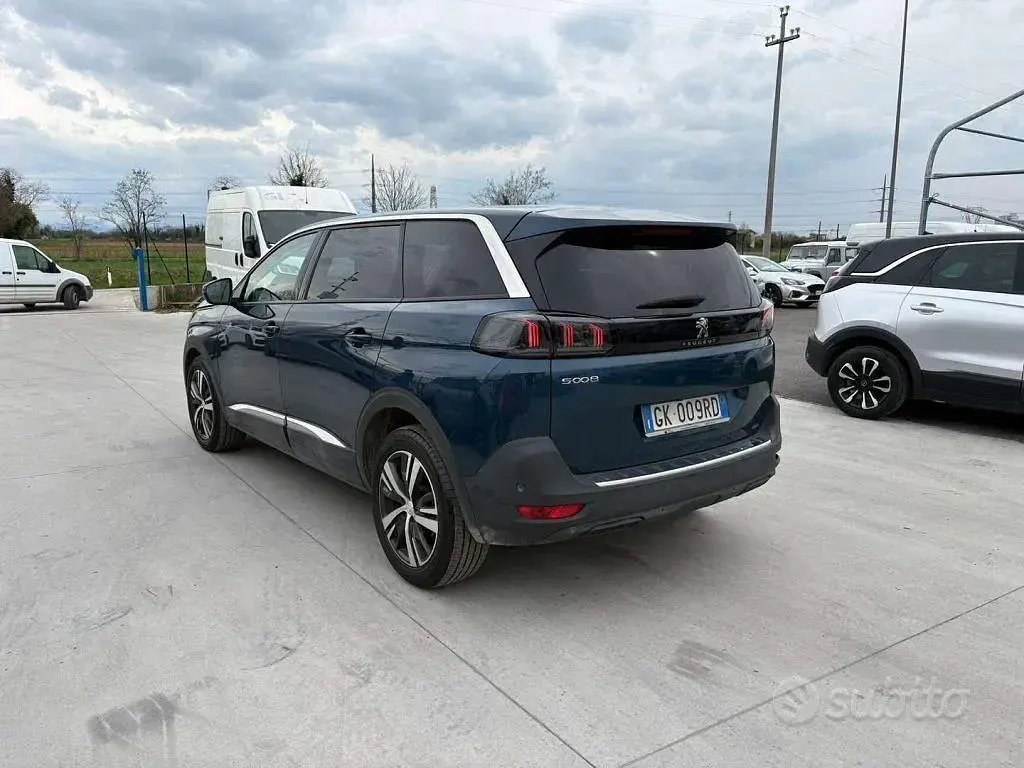 Gebraucht Peugeot 5008 Allure 131 PS (96 kW) 2022 Blau SUV