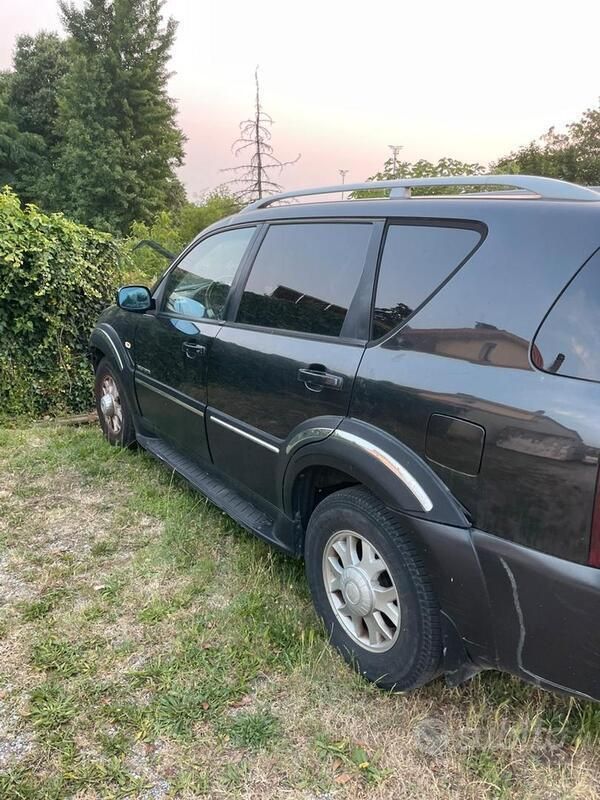 Usata Ssangyong (KGM) Rexton 165 CV (121 kW) 2004 Nero SUV