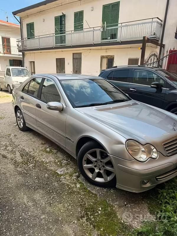 Usata Mercedes C220 Avantgarde 150 CV (110 kW) 2005 Grigio Berlina