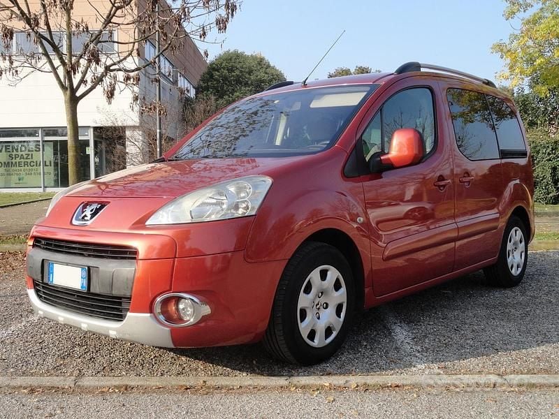 Arancione Usata 2009 Peugeot Partner Tepee Comfort Monovolume | 2900 € (Buon prezzo) - Immagine 1/4