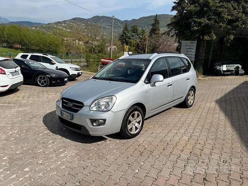 Usata Kia Carens Family 140 CV (102 kW) 2008 Grigio Monovolume