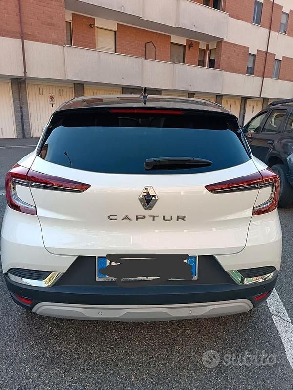 Usata Renault Captur Techno 101 CV (74 kW) 2023 Bianco SUV