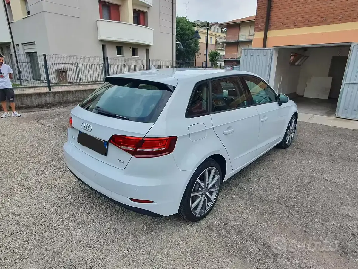 Usata Audi A3 Business 110 CV (80 kW) 2016 Bianco Berlina