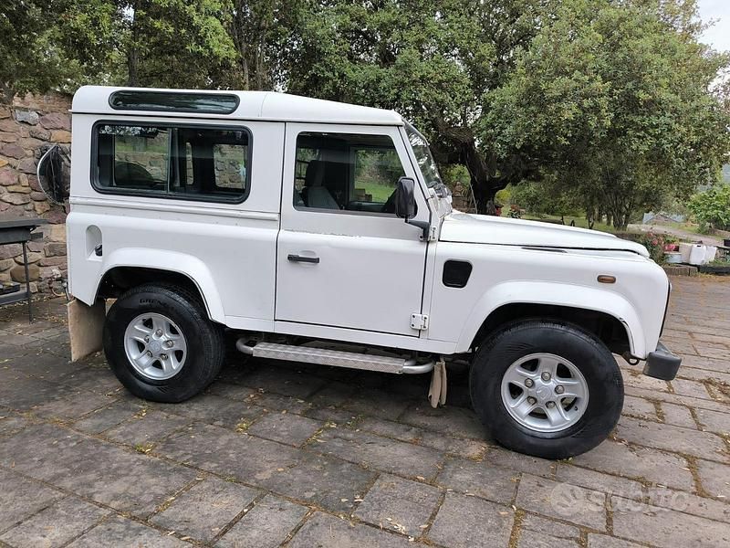 Usata Land Rover Defender 122 CV (89 kW) 2003 Bianco Station wagon