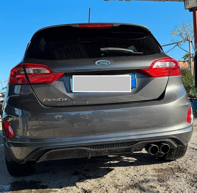 Usata Ford Fiesta 125 CV (91 kW) 2018 Grigio Utilitaria