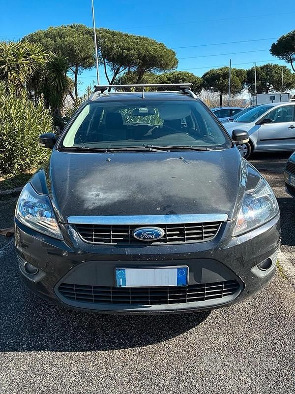 Usata Ford Focus 110 CV (80 kW) 2010 Nero Station wagon