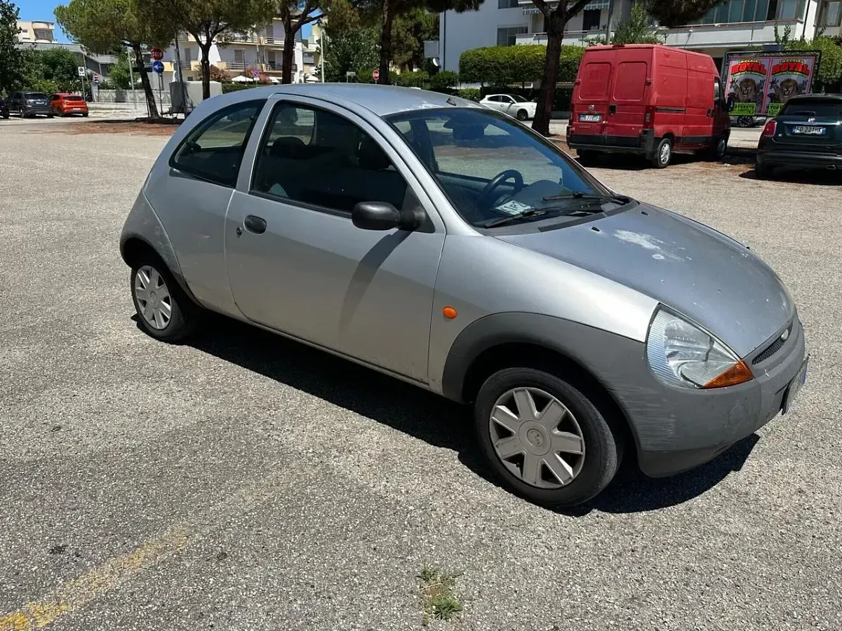 Usata Ford Ka 69 CV (50 kW) 2003 Argento Utilitaria