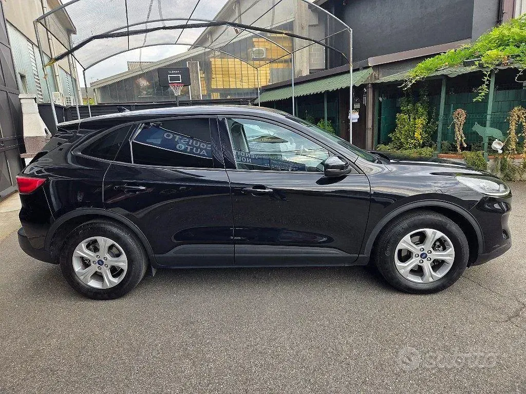 Usata Ford Kuga 120 CV (88 kW) 2021 Nero SUV