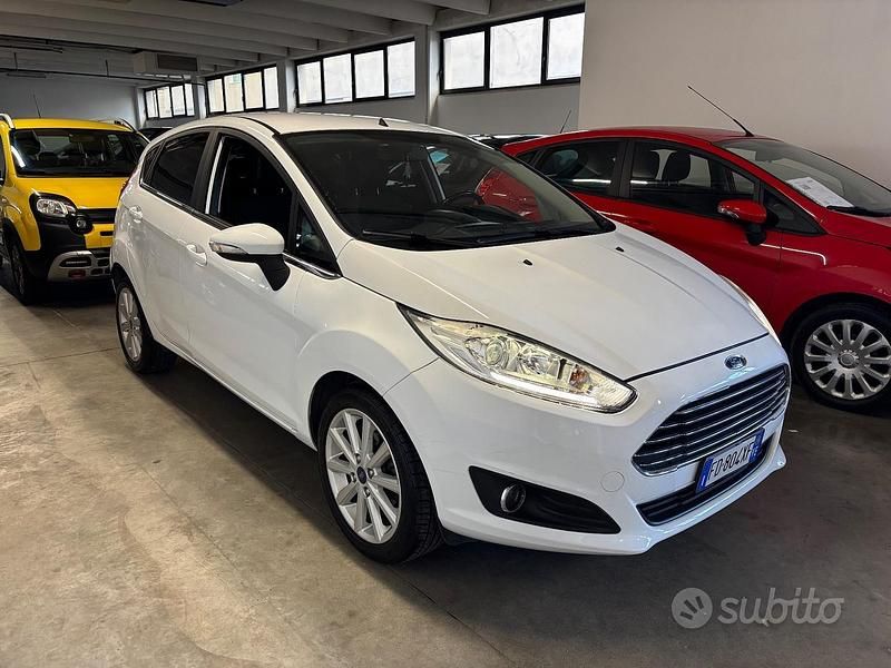 Usata Ford Fiesta 95 CV (69 kW) 2016 Bianco Berlina
