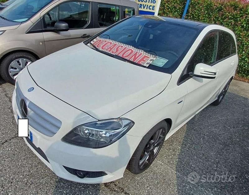 Usata Mercedes B180 Premium 109 CV (80 kW) 2012 Bianco Monovolume