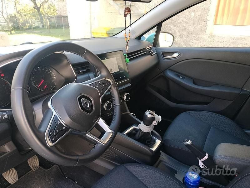 Usata Renault Clio V 75 CV (55 kW) 2020 Blu Berlina