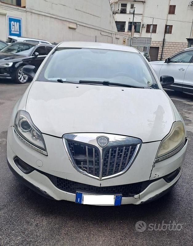 Usata Lancia Delta 120 CV (88 kW) 2011 Bianco Utilitaria