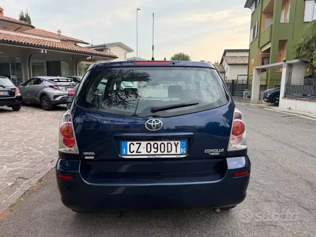 Usata Toyota Corolla 129 CV (94 kW) 2006 Bluazzurro Berlina