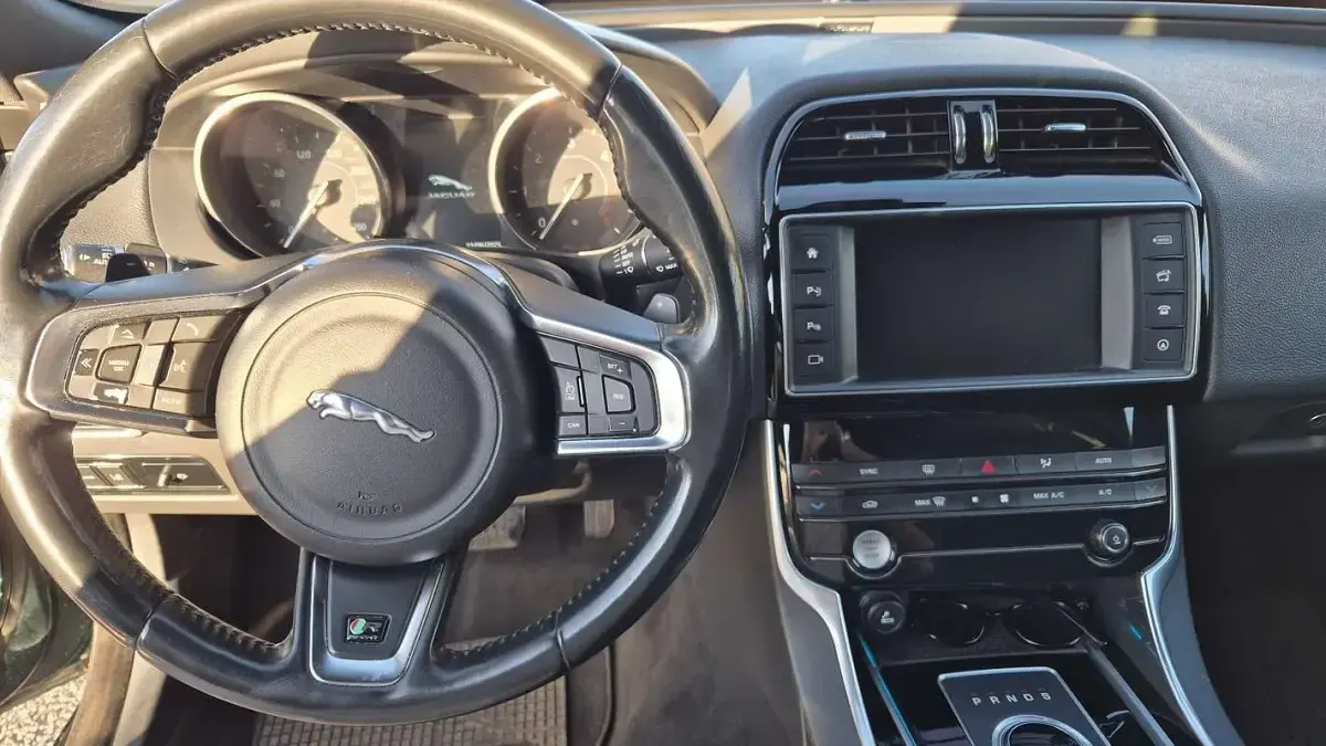 Usata Jaguar XE R-Sport 179 CV (131 kW) 2016 Berlina