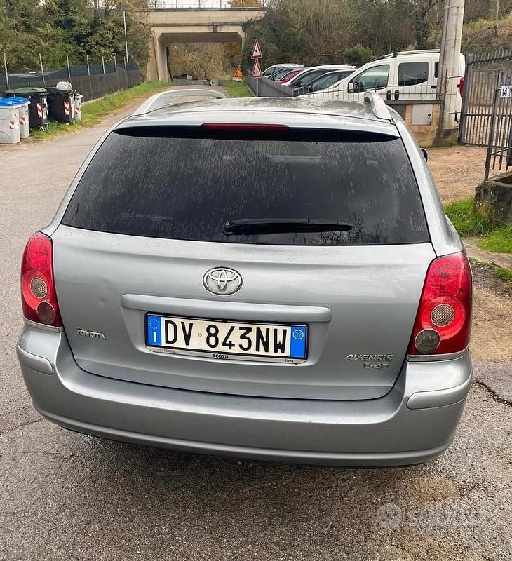 Usata Toyota Avensis 126 CV (92 kW) 2009 Grigio Station wagon