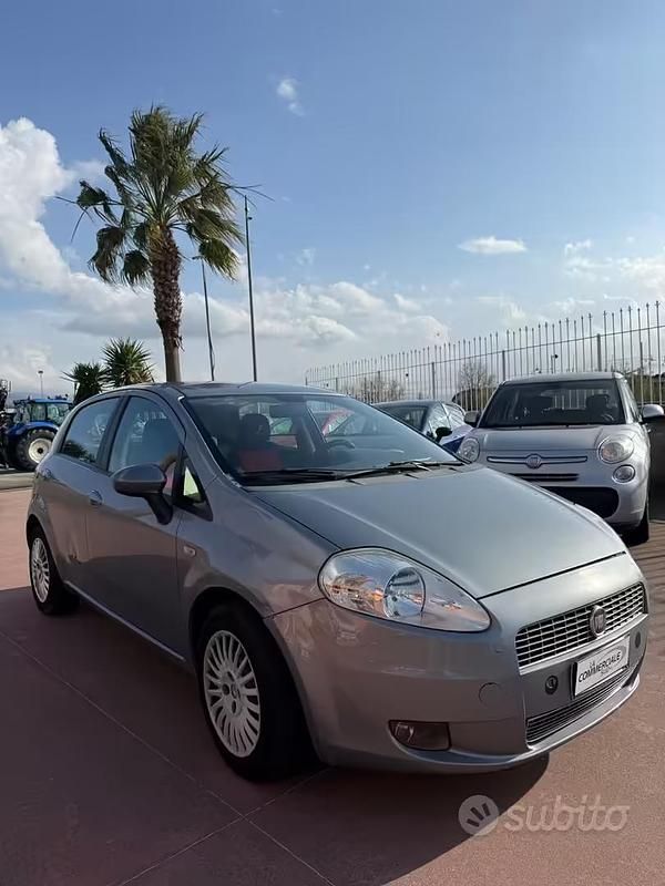 Usata Fiat Grande Punto Emotion 120 CV (88 kW) 2008 Grigio Utilitaria
