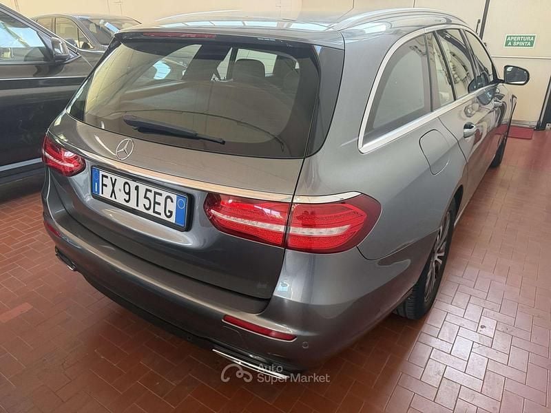 Usata Mercedes E200 Premium Plus 160 CV (117 kW) 2019 Grigio Station wagon