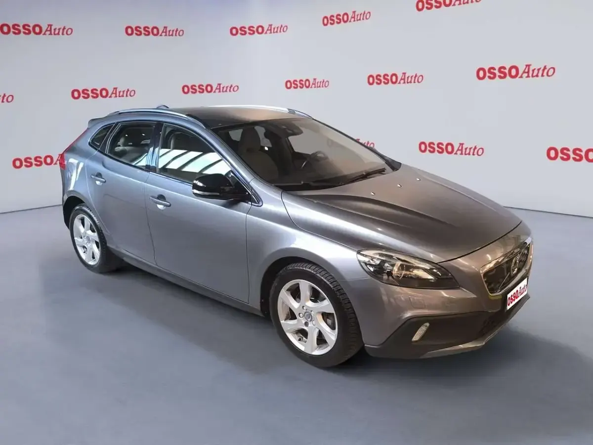Usata Volvo V40 CC Momentum 190 CV (139 kW) 2015 Argento Station wagon