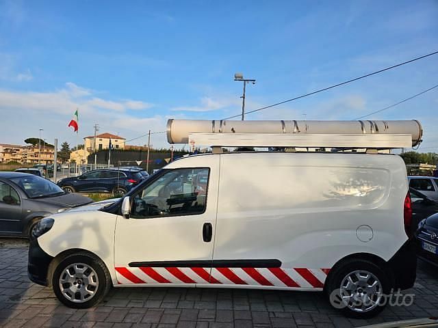 Begagnad Fiat Doblò 120 HK (88 kW) 2018 Vit Minibuss