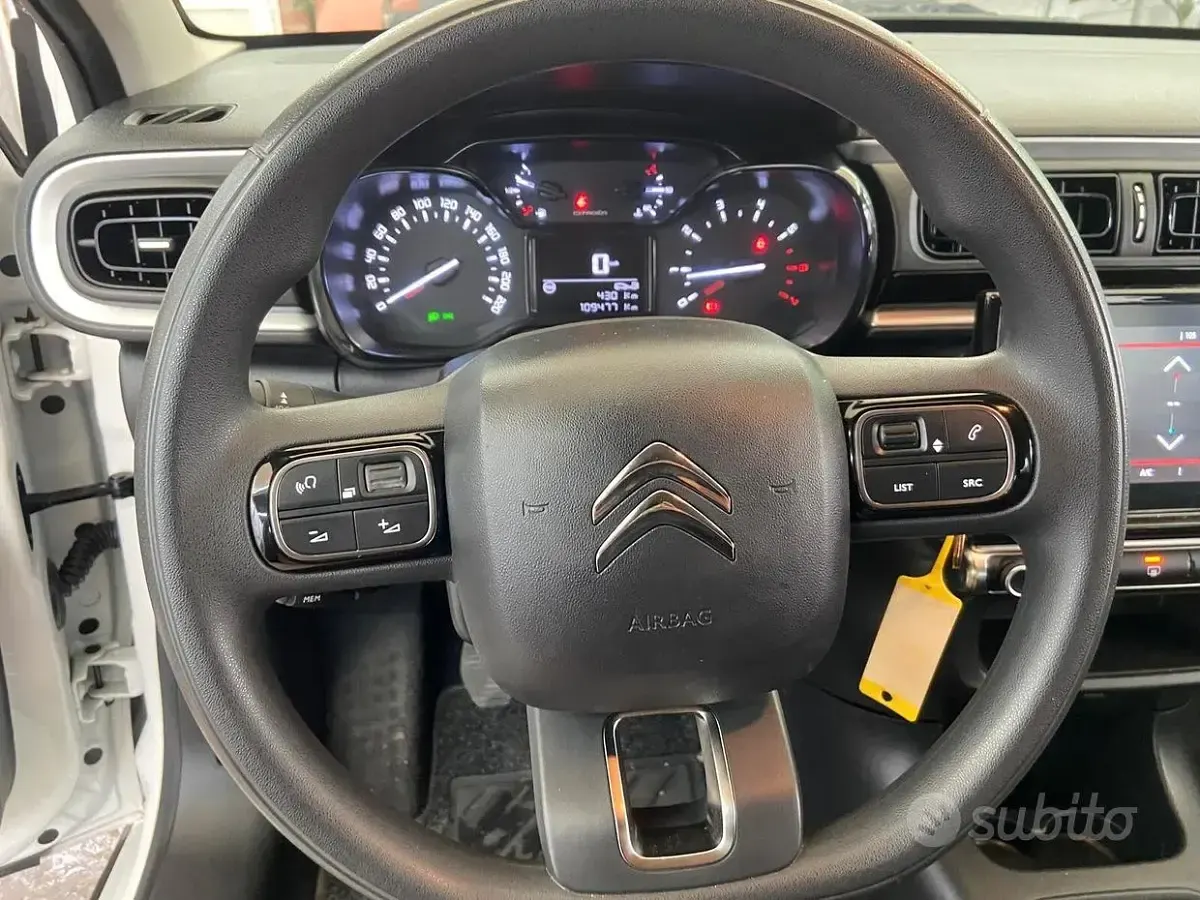 Usata Citroën C3 Shine 102 CV (75 kW) 2022 Bianco Utilitaria