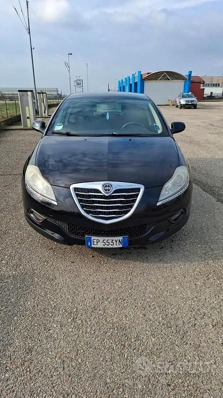 Begagnad Lancia Delta Gold 120 HK (88 kW) 2013 Svart Halvkombi