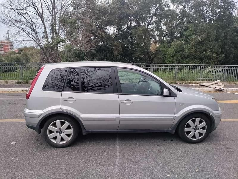Usata Ford Fusion 95 CV (69 kW) 2006 Argento Utilitaria
