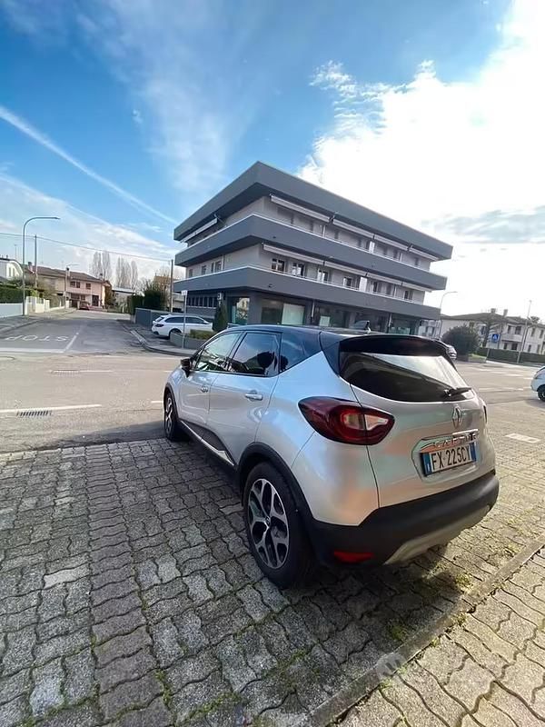 Usata Renault Captur 90 CV (66 kW) 2019 Grigio SUV