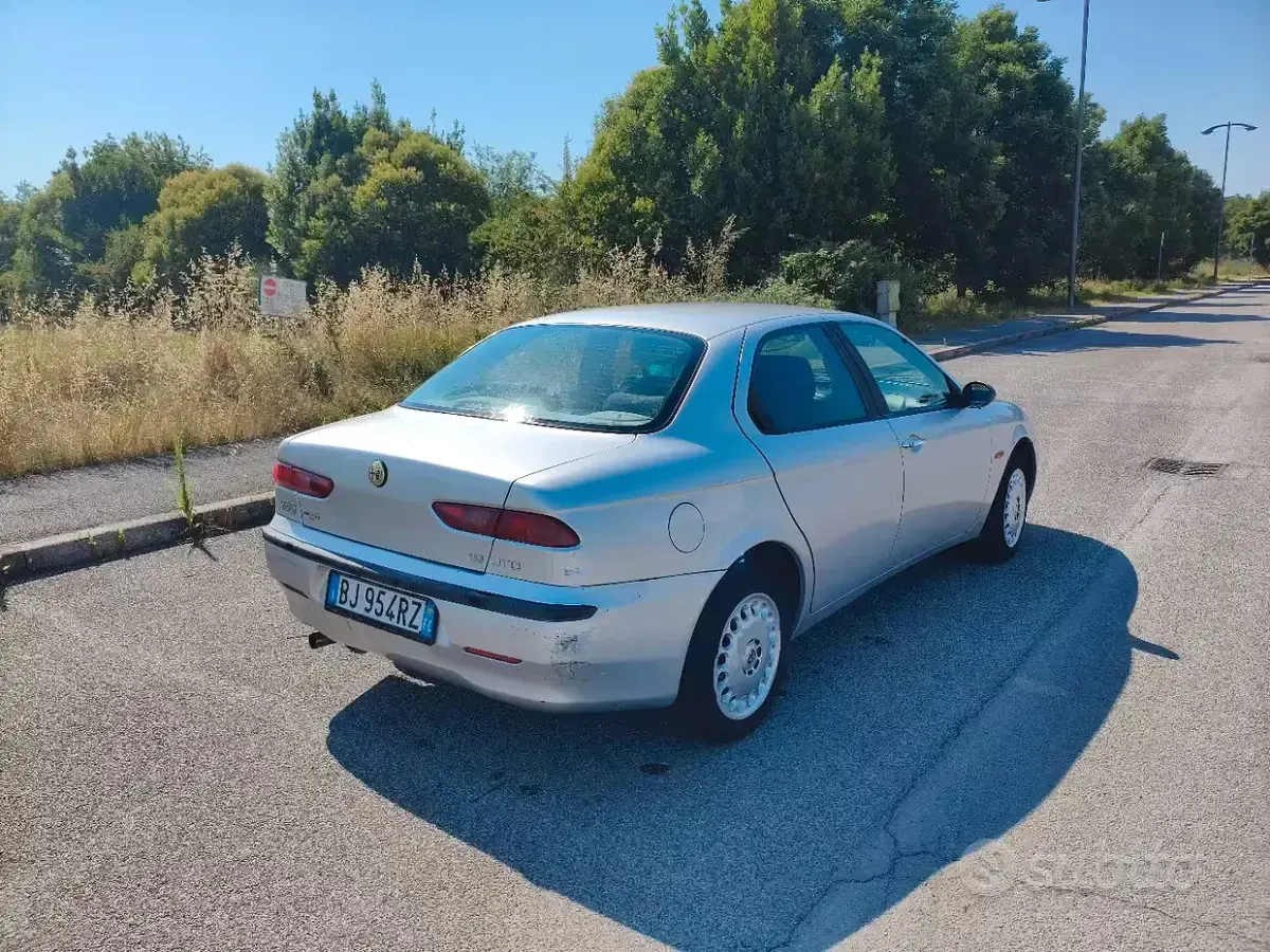 Usata Alfa Romeo 156 110 CV (80 kW) 2000 Grigio Berlina