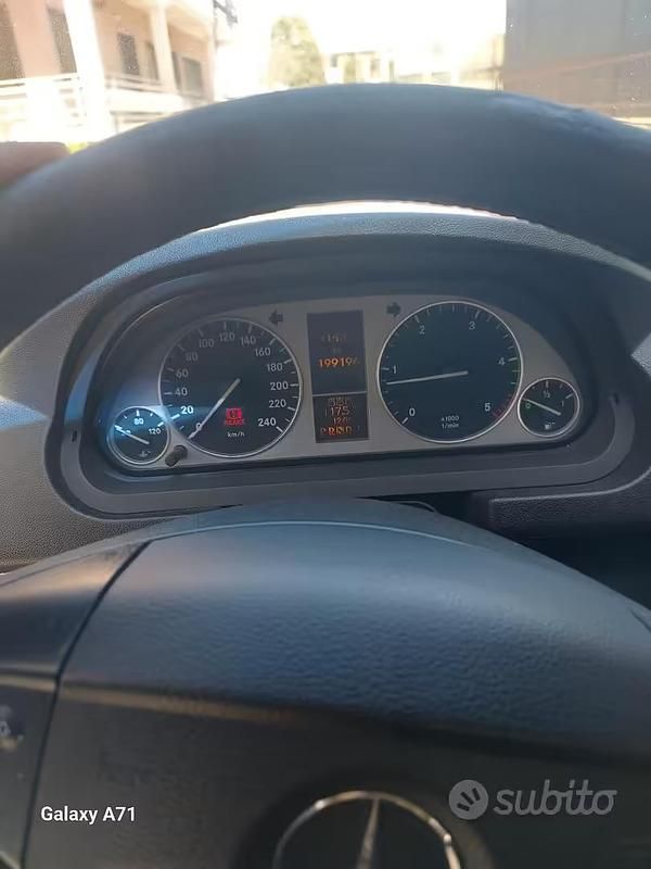Usata Mercedes B200 140 CV (102 kW) 2006 Blu Monovolume